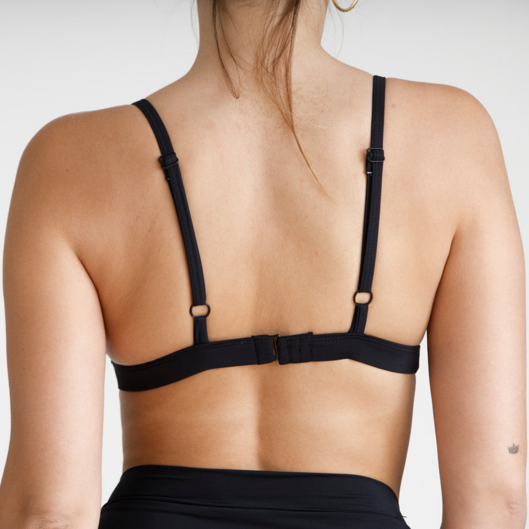  Bikini top triángulo ajustable, tirantes y espalda regulables, vista espalda, mujer — Kinibe