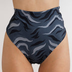 Bikini bottom tiro extra alto animal print tigre gris, cubre abdomen — Kinibe