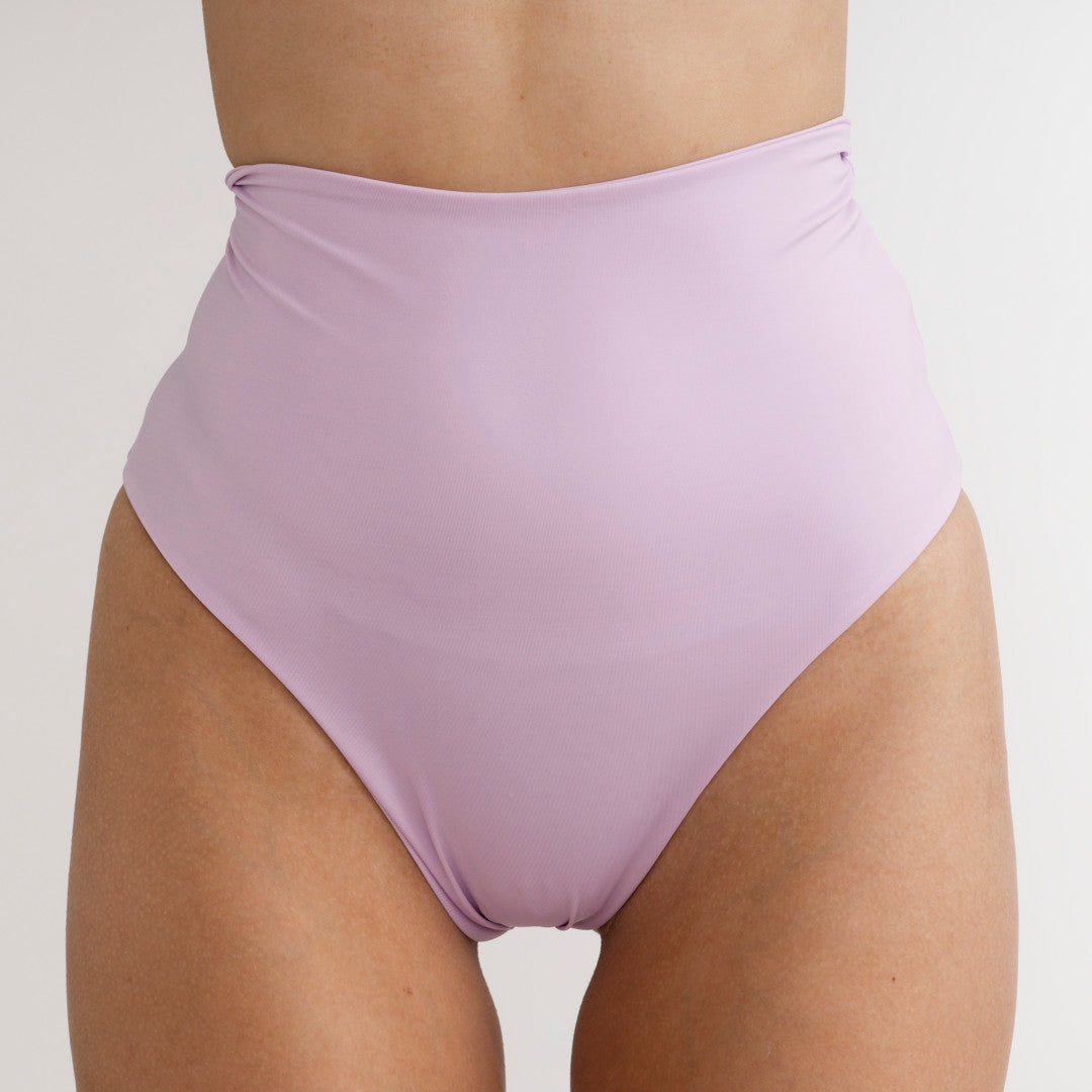 Bikini Bottom Tiro Extra Alto Manchas Lila — Cubre Abdomen - 38