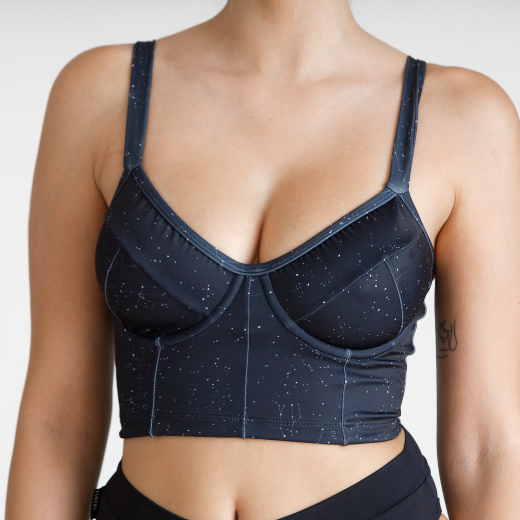Bustier Print Constelaciones con barba, copas B a D, UV+50, vista frontal, mujer — Kinibe