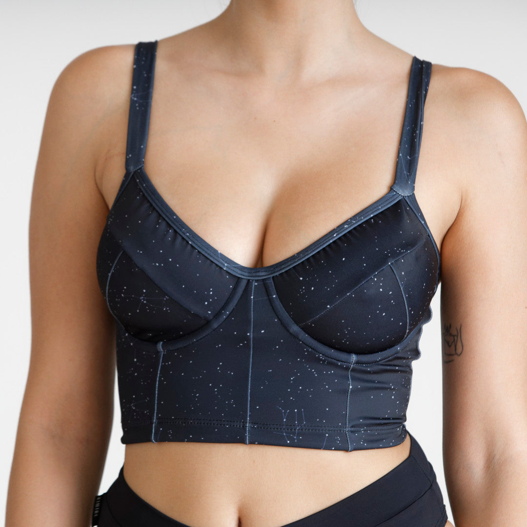 Bustier Print Constelaciones con barba, copas B a D, UV+50, vista frontal, mujer — Kinibe
