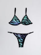 Conjunto bikini triángulo animal print tigre en tonos agua con tanga ajustable — Kinibe