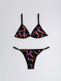 Conjunto bikini triángulo estampado de manchas con tanga ajustable — Kinibe