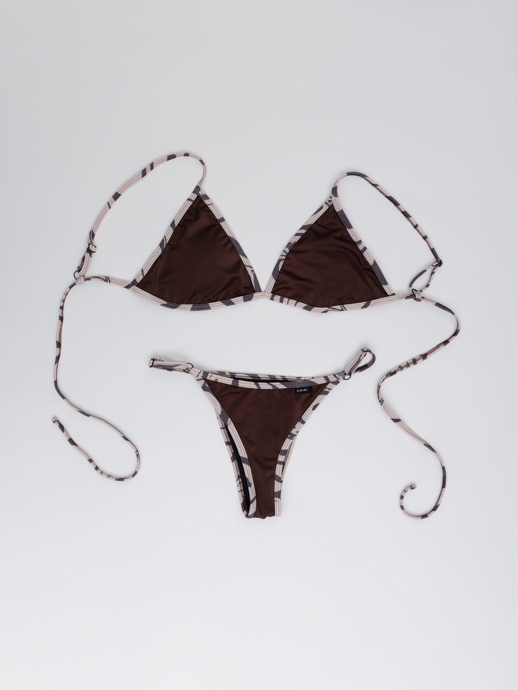 Conjunto Bikini Ipanema Café — Triángulo Ajustable con Borde Estampado The Sand
