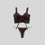 Bustier bikini café liso con copa y tanga ajustable estampada a juego — Kinibe