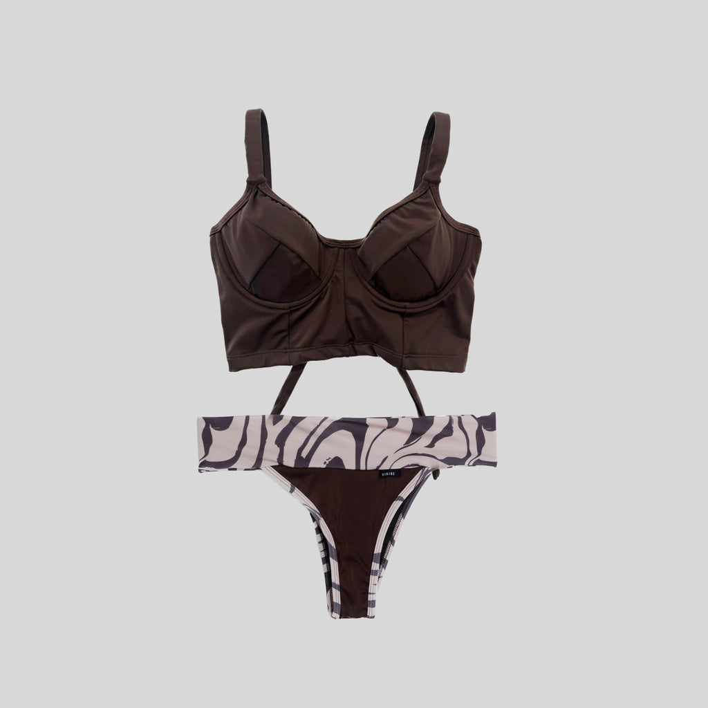 Bustier bikini café liso con copa y tanga faja estampada a juego — Kinibe