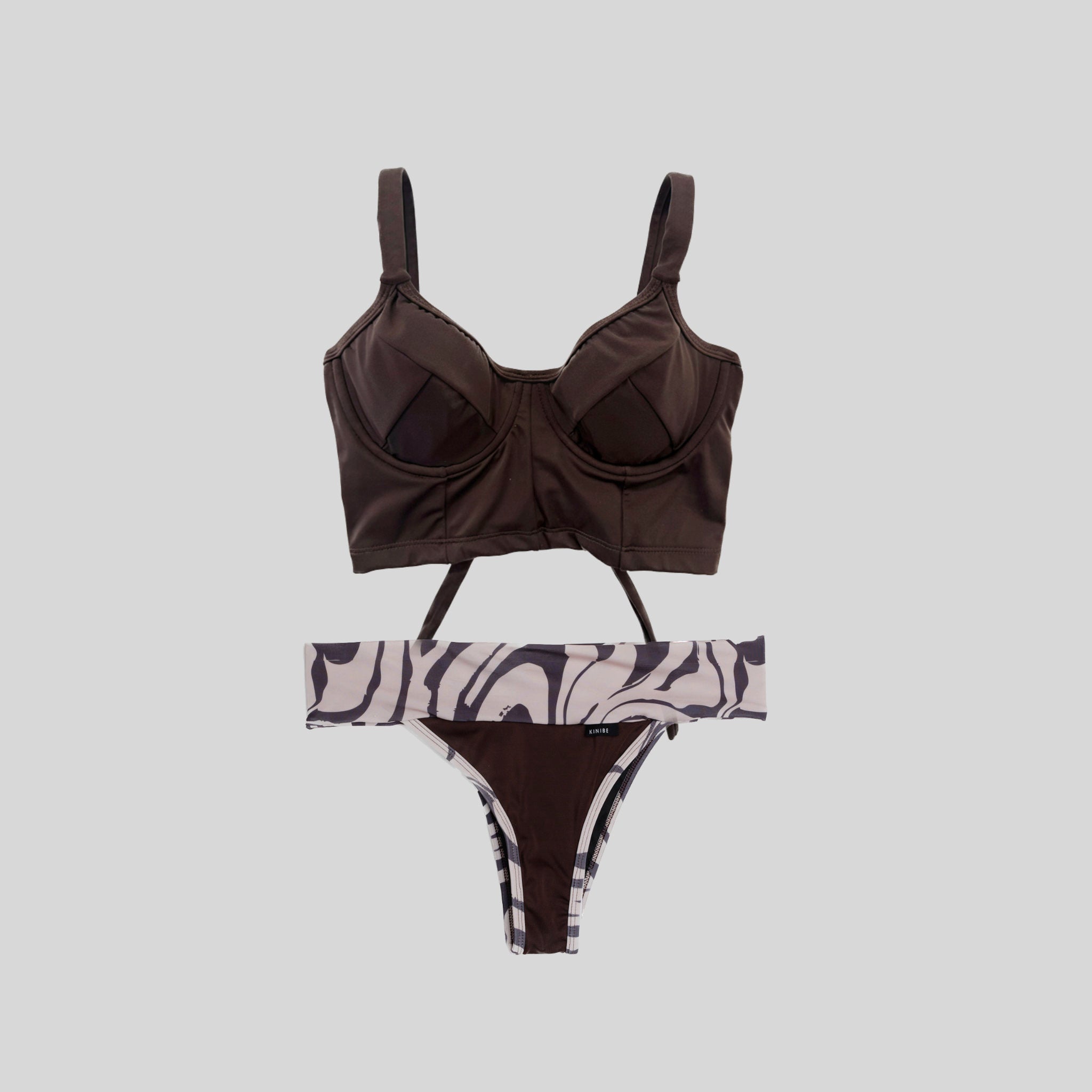 Bustier bikini café liso con copa y tanga faja estampada a juego — Kinibe